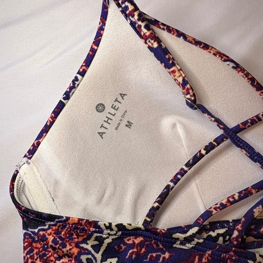 Athleta Swimsuit Top Size M - Picture 6 of 6